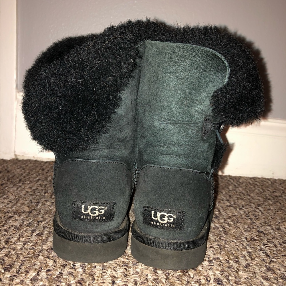 UGGs - Picture 3 of 4